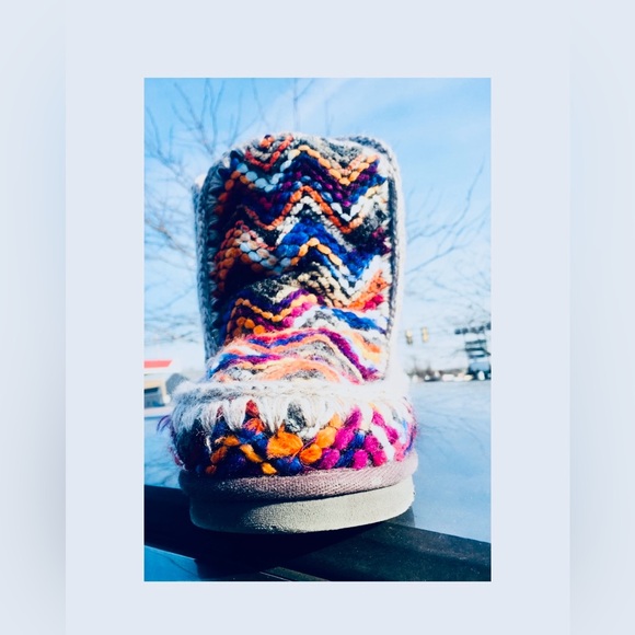 Multi Color Chevy print Eskimo Mou Boots - Picture 6 of 15
